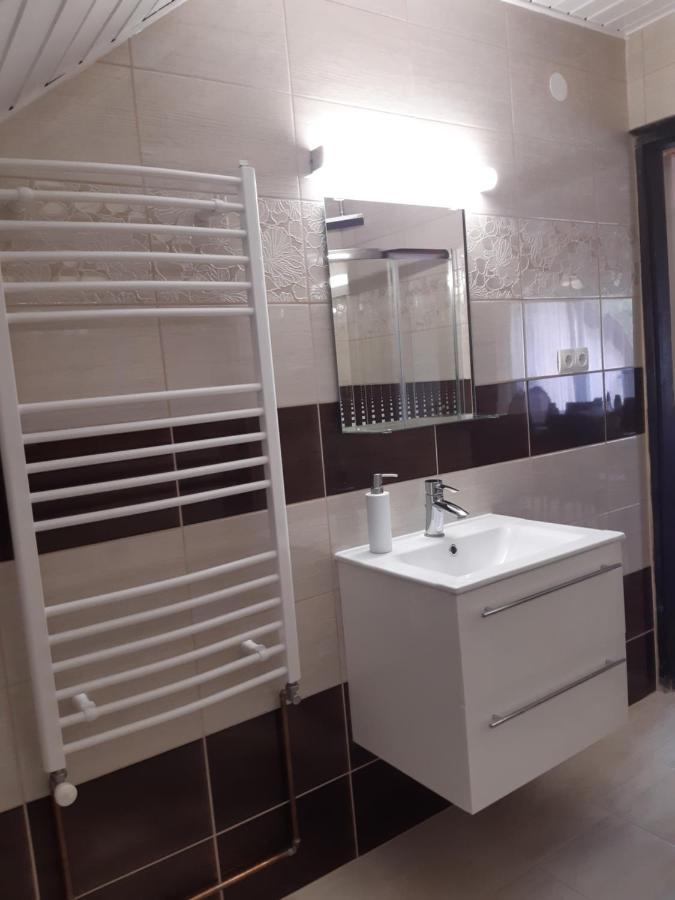 Отель Toldi Apartman Кестхей Экстерьер фото