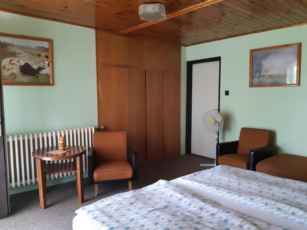 Отель Toldi Apartman Кестхей Экстерьер фото